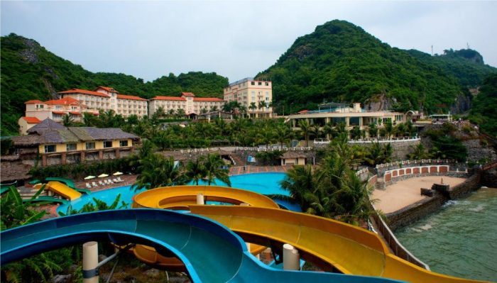 Khu bể bơi của khách sạn Cát Bà Island